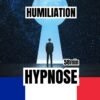 Une image représentant un homme debout face à une immense clé lumineuse, entouré d'un ciel étoilé, avec les mots "Humiliation", "58min" et "Hypnose", accompagnés du drapeau français en bas